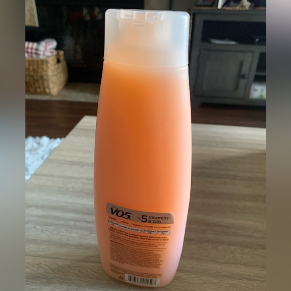 NWT VO5 Passion Fruit Smoothie Moisturizing Conditioner Soften & Shine 15 FL.OZ - Picture 2 of 4